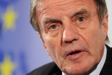 Kouchner kritikon kosovarët: Asnjë evropiani nuk iu dha fjala në seancën e 10 vjetorit të Pavarësisë