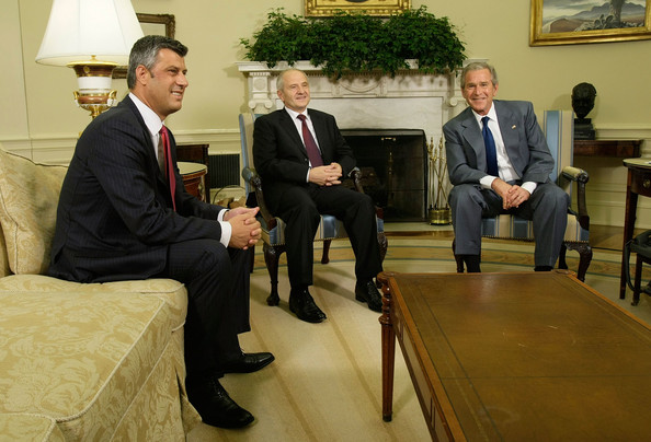 George W. Bush uron Kosovën,