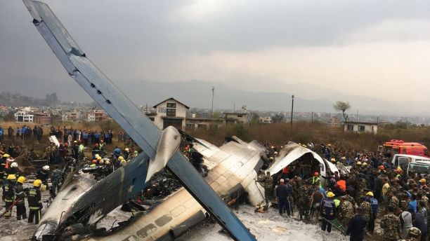 Rrëzohet një avion me 75 pasagjerë, konfirmohen 36 të vdekur