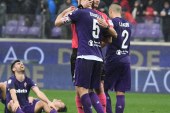 Futbollistët e Fiorentinës ia dedikojnë fitoren Astorit, pas ndeshjes të gjithë shtrihen në fushë dhe qajnë (Foto)