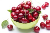 Qershia, fruti i lëkurës së bukur