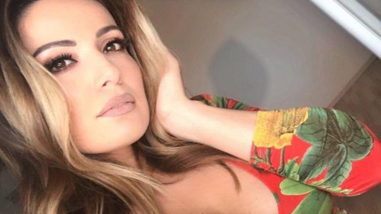 E veshur me fustan, Mimoza Shkodra tregon figurën trupore