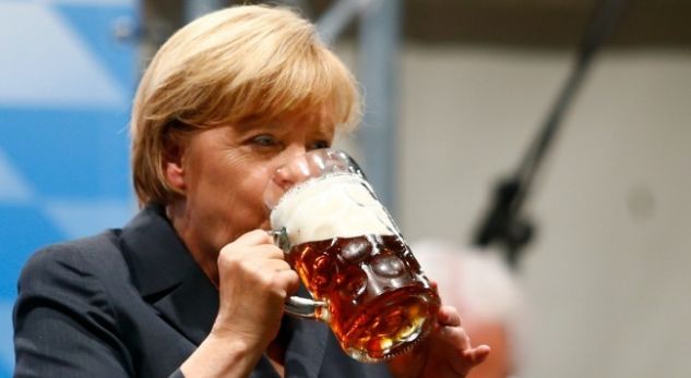 Putin tregon se Merkel i kishte dhuruar birra gjermane