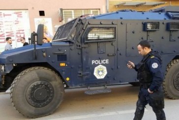 Autoblindat e policisë pozicionohen në Veri