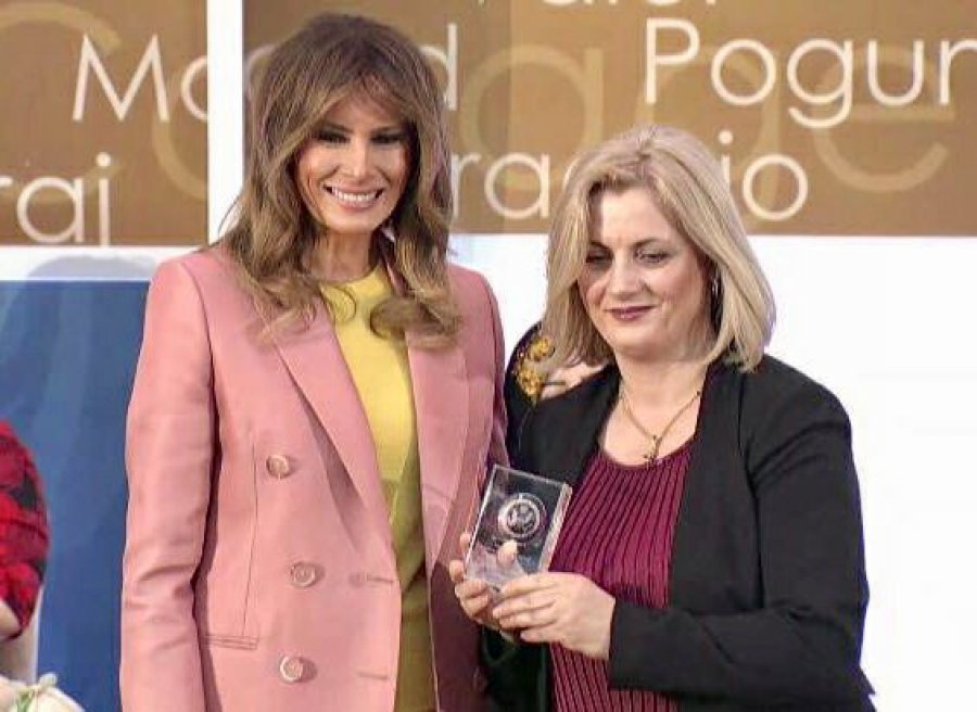 Melania Trump ia ndanë çmimin Feride Rushitit