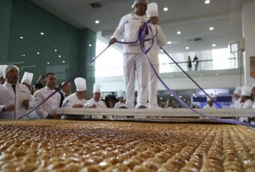 Përgatitet bakllavaja më e madhe në botë, peshon mbi gjysëm ton