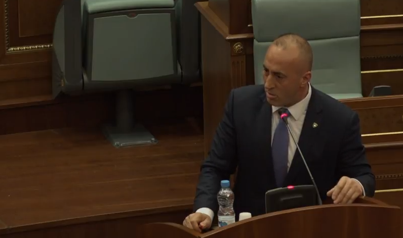 Përplasje në mes të deputetit të Vetëvendosjes Rexhep Selimi dhe kryeministrit Ramush Haradinaj.