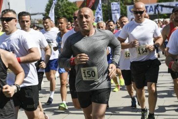 Kryeministri i suksesshem përfundon gjysmë maratonën