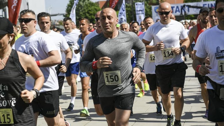 Kryeministri i suksesshem përfundon gjysmë maratonën