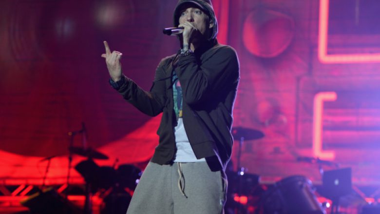 Eminem feston përvjetorin e dhjetë pa alkool dhe drogë