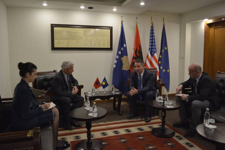 Pal Lekaj ambasadorit të Shqipërisë: Kosova është dakort me taksen në rrugën e kombit