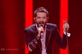 Video / Eugent Bushpepa këndon në Eurovizion, performanca e tij ngre në këmbë publikun