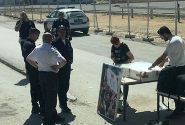 POLICIA E SERBISË NDALON FOTOGRAFITË E ARTISTES ELIZA HOXHA