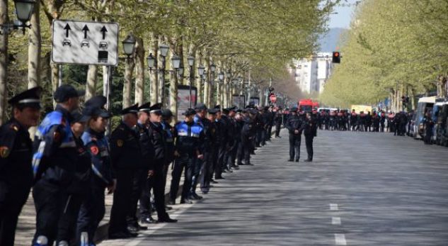 Shqipëri: Policia blindon Kryeministrinë dhe Ministrinë e Brendshme