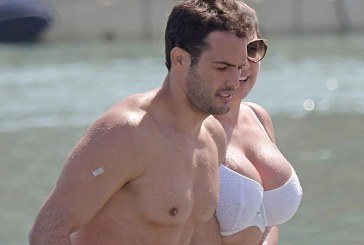Kelly Brook nuk e lëshon të dashurin