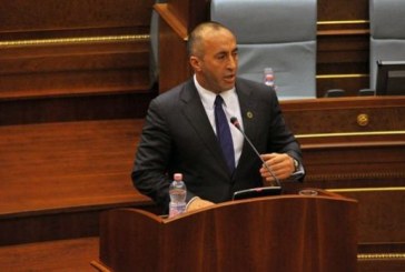 “Po rren”, “Kush po rren?” – Debati mes Kryeministrit Haradinaj dhe deputetes Pacolli