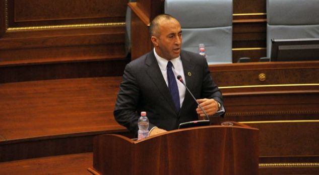 “Po rren”, “Kush po rren?” – Debati mes Kryeministrit Haradinaj dhe deputetes Pacolli