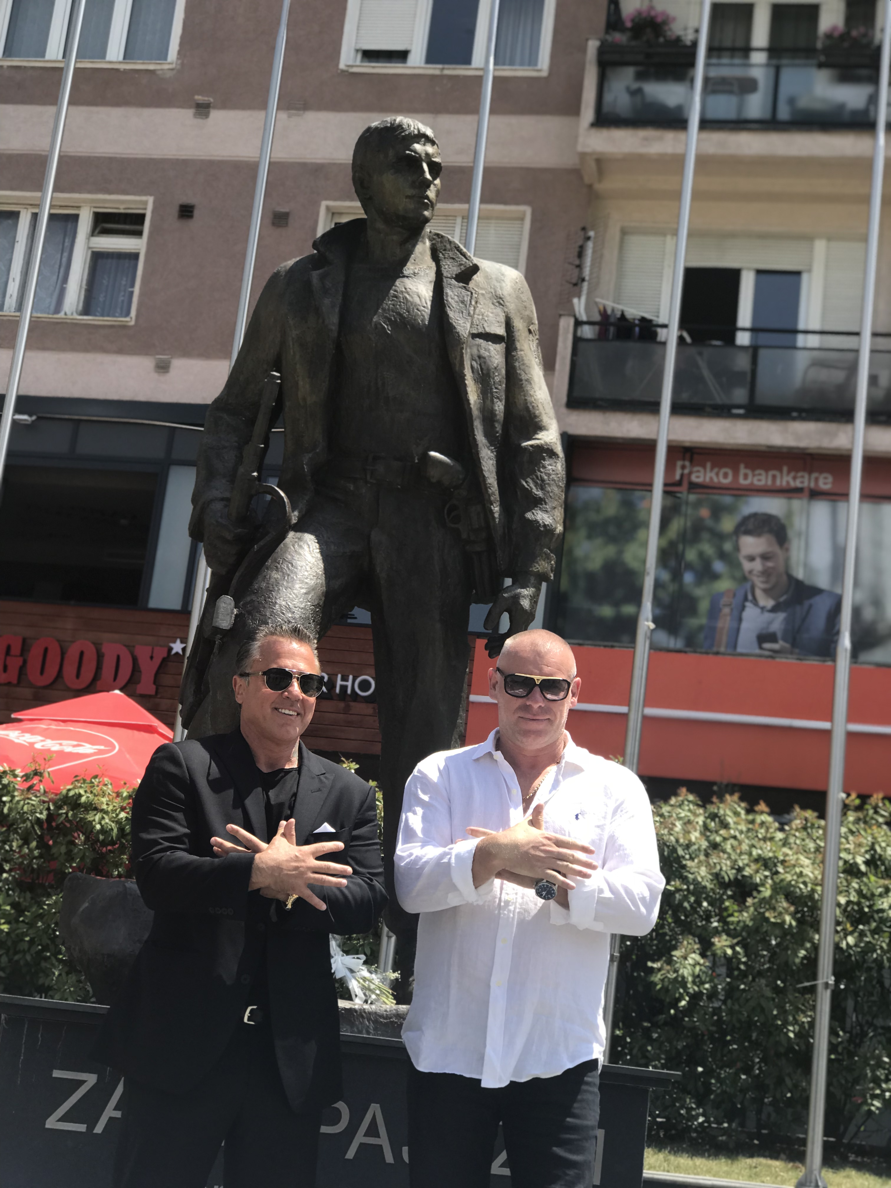 Gangsteri John Alite dhe biznismeni Edi Lushi, nderojnë Zahir Pajazitin dhe Ibrahim Rugoven