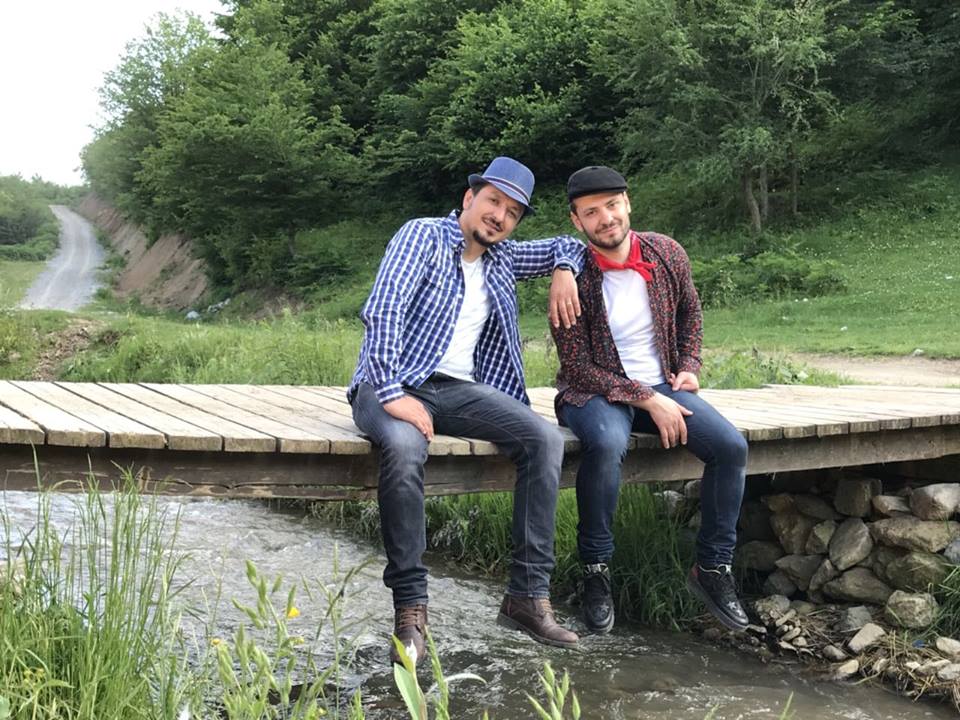 “Dosti jem” kjo është kënga që po i shëron shqiptarët nga “Dashnia”