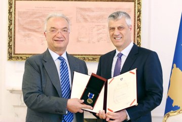 Thaçi dekoron Halitin me Medaljen Presidenciale Jubilare