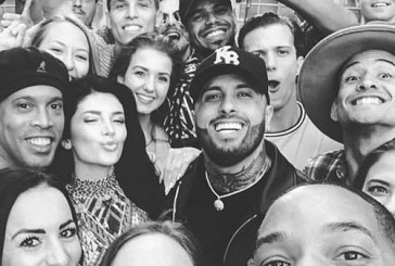 Ronaldinho s’po i ndahet Era Istrefit, sërish pozon përkrah saj