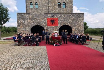 Daut Haradinaj: Pusho në qetësi plak, nuk e ke pas lehtë me ne