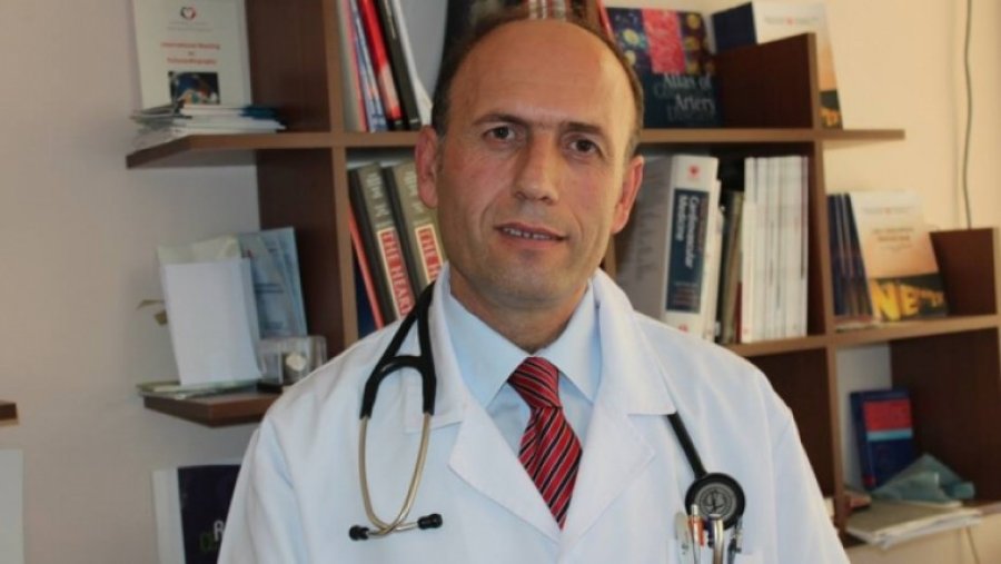 Suspendohet Bajraktari pasi që i kishte rekomanduar një pacienti të shkonte në spital privat