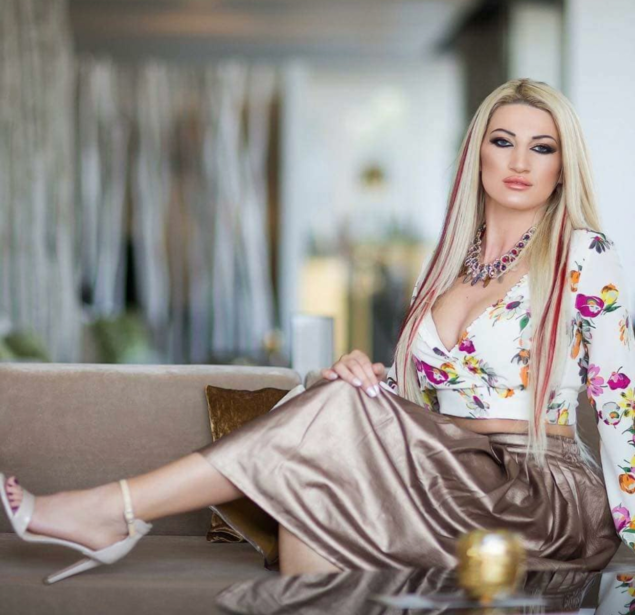 Bernadeta Nikollbibaj “Missi shqiptarë” tejkalon kufijtë ndërkombëtarë në botën e modelizmit