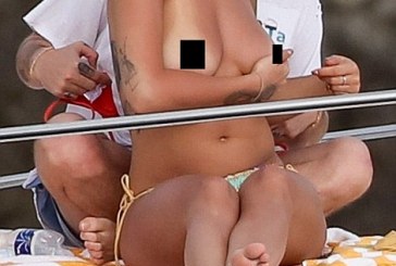 Rita Ora fotografohet ‘topless’ në krahët e të dashurit në pushime (Foto, +18)
