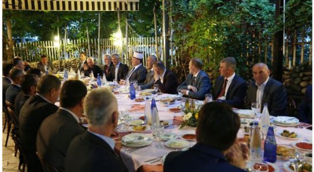 Haradinaj shtron iftar për përfaqësuesit e Bashkësisë Islame të Kosovës