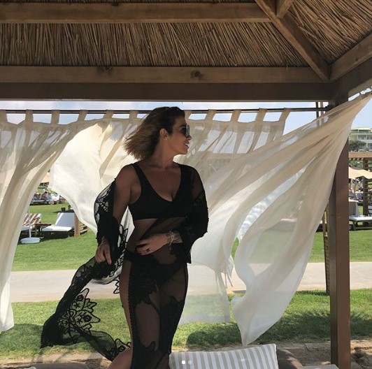 Jonida Maliqi nga plazhi shfaqet shumë sexi