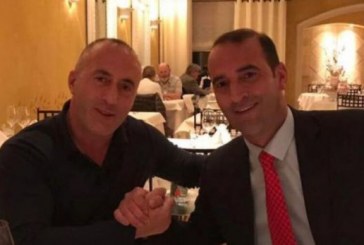 Vëllezërit Haradinaj reklamojnë gjoksin muskuloz, gjysmënudo