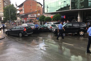 Aksident zinxhiror në Pejë, përfshihen tri vetura