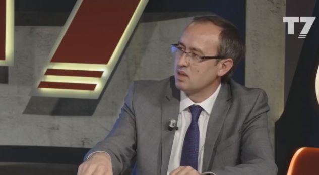 Hoti për goditjen e mikrofonit nga Daut Haradinaj: Nuk frikësohemi