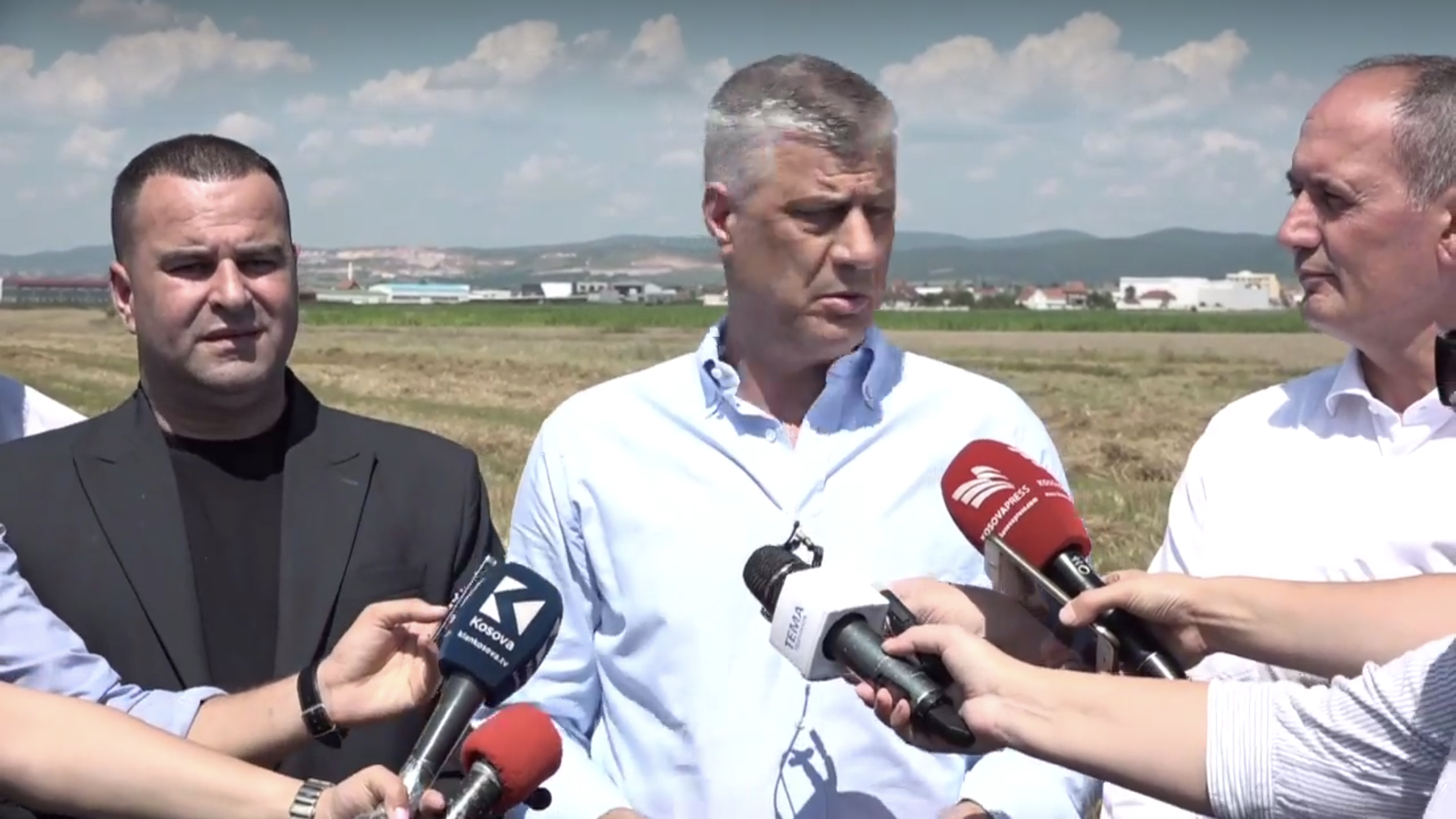 Presidenti Thaçi dhe zv, ministri Krasniqi marrin pjesë në hapjen e korrje-shirjeve në Ferizaj