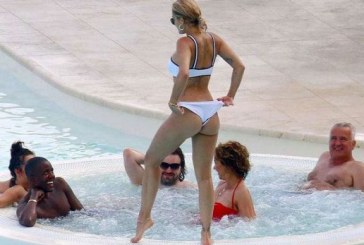 Rita Ora në Francë me familje