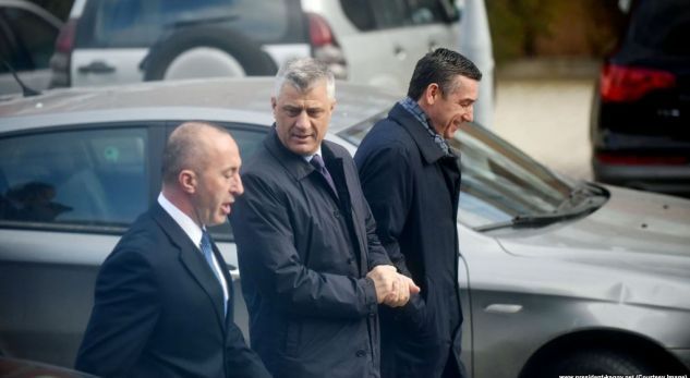 Thaçi, Haradinaj dhe Veseli takohen në mbrëmje për dialog, e marrin edhe Dardan Gashin