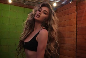 Vesa Smolica në videoklipin e ri shfaqet shumë sexi