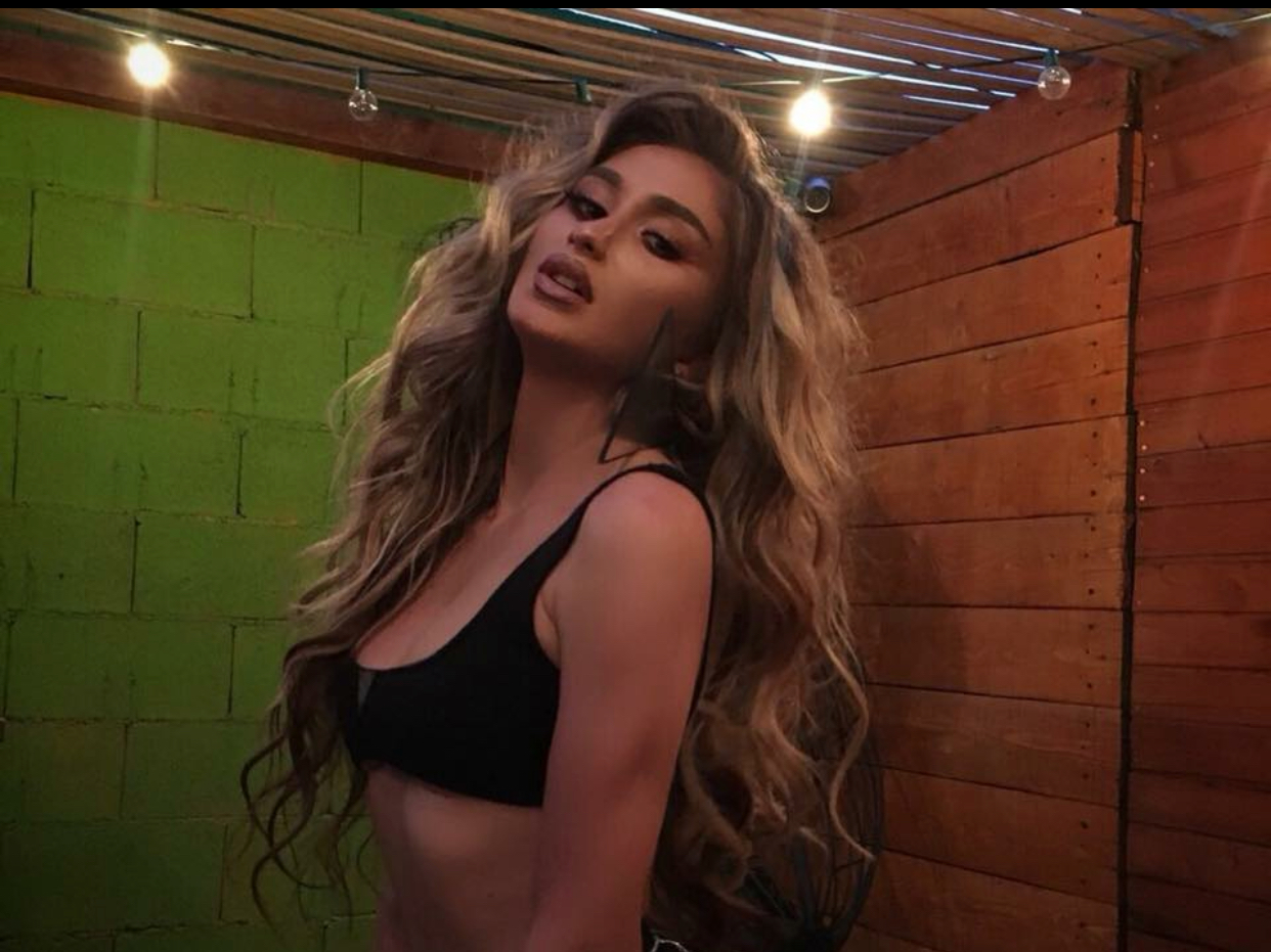 Vesa Smolica në videoklipin e ri shfaqet shumë sexi