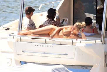 Rita Ora me poza ‘të nxehta’ nga pushimet në Barcelonë
