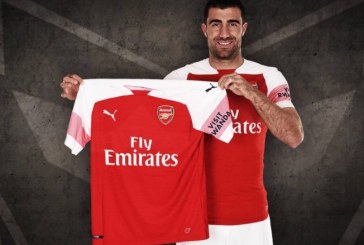 Zyrtare: Sokratis nënshkruan me Arsenalin