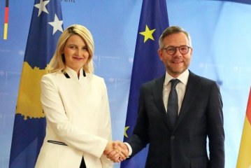 Ministrja Hoxha takon homologun gjerman, kërkon liberalizimin e vizave