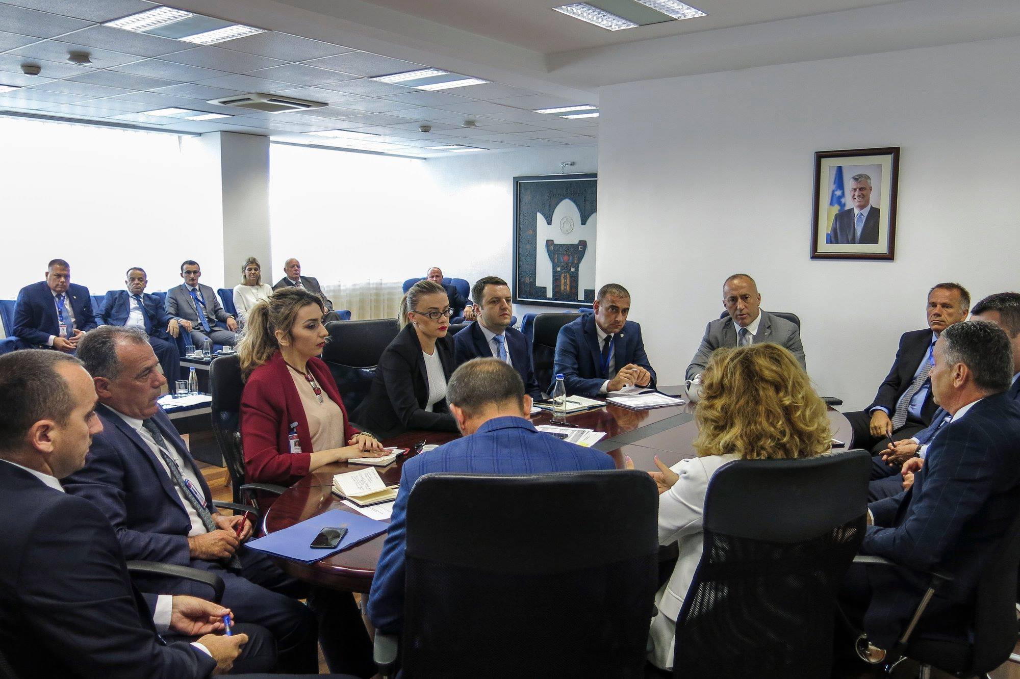 Haradinaj në mbledhje me këshilltarët e tij