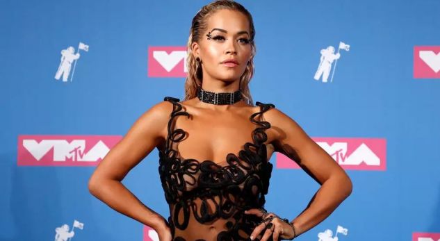 Rita Ora feston me “shqiponjë” çmimin e fituar në MTV VMA