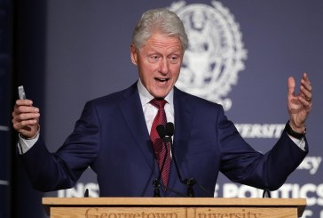 Kosovarët i dërgojnë dhuratë speciale Bill Clintonit për ditëlindje