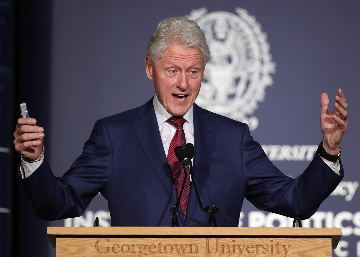 Kosovarët i dërgojnë dhuratë speciale Bill Clintonit për ditëlindje