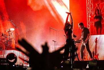 Dua Lipa argëtim maksimal, gjatë gjithë përformancës me përshëndetje në shqip