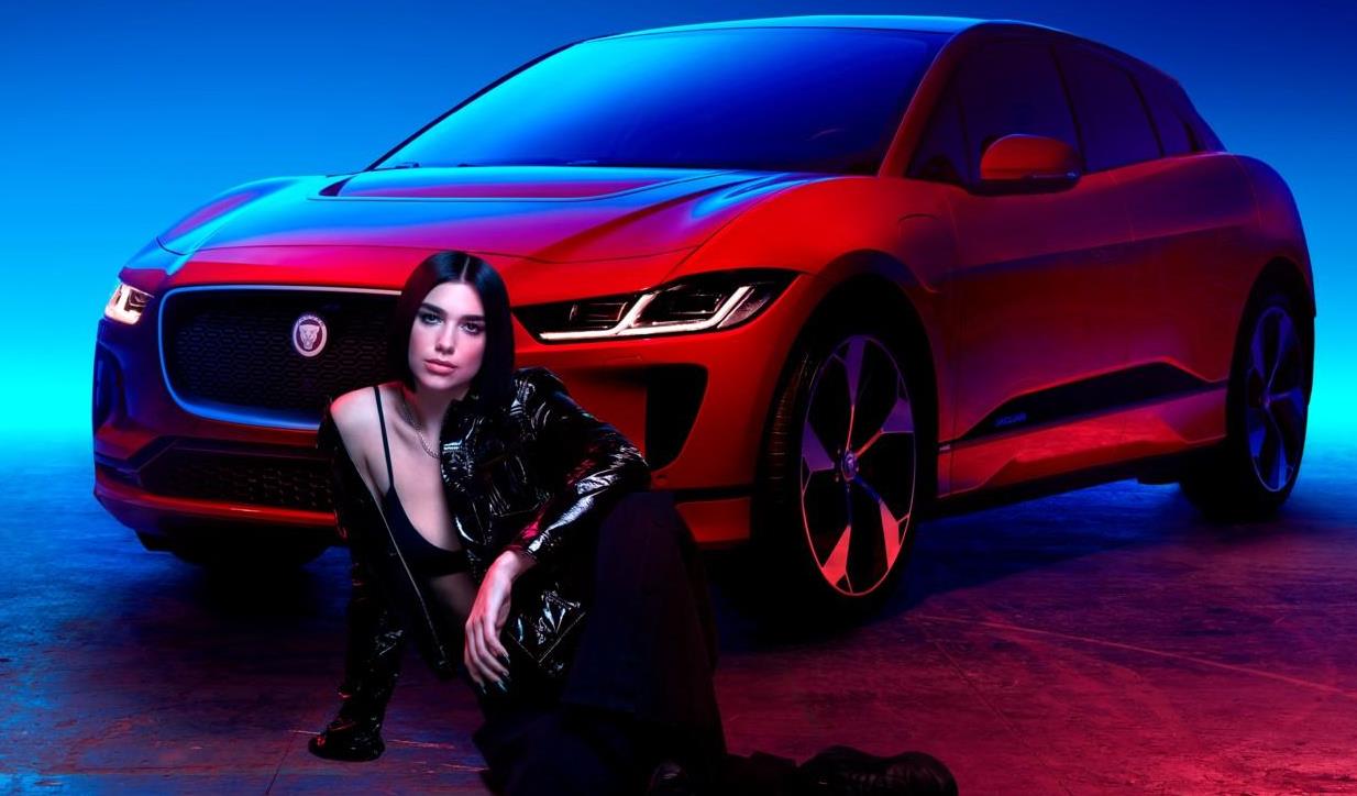 Dua Lipa simbol i versionit më të ri të makinës super-luksoze