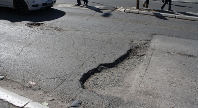 Qytetarët e Prishtinës po ndihen të rrezikuar nga gropat në kryeqytet