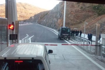 Frikë nga përplasje të dhunshme, forca policie pranë sporteleve në rrugën e Kombit